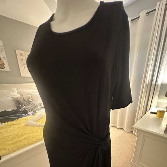 Black dress by Karen Kane NWOT- size Small - Picture 1 of 5